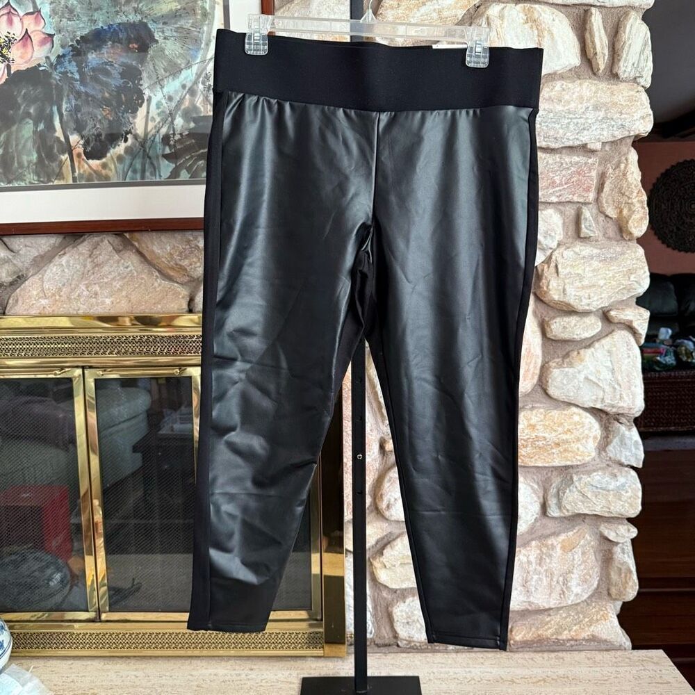 NWT Torrid women’s plus faux leather front leggings Size 2